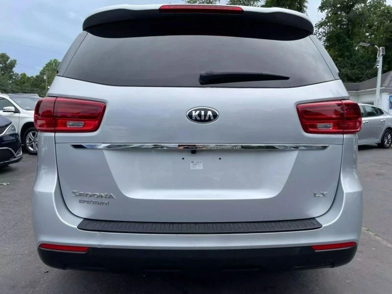 2019 Kia Carnival - Image 6 of 12