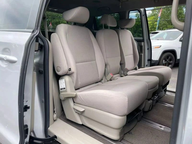 2019 Kia Carnival - Image 12 of 12