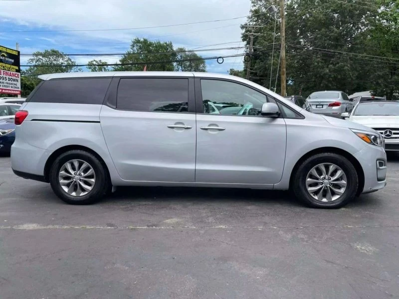 2019 Kia Carnival - Image 8 of 12