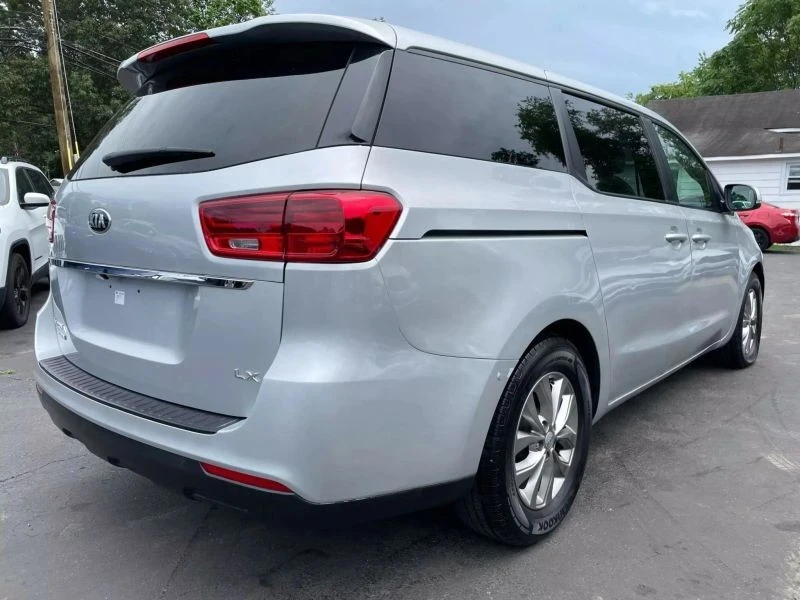 2019 Kia Carnival - Image 7 of 12