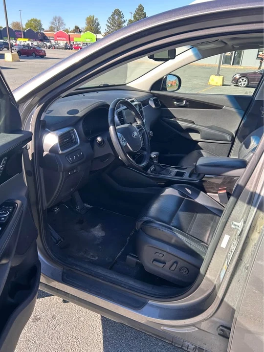 2019 Kia Sorento - Image 10 of 12