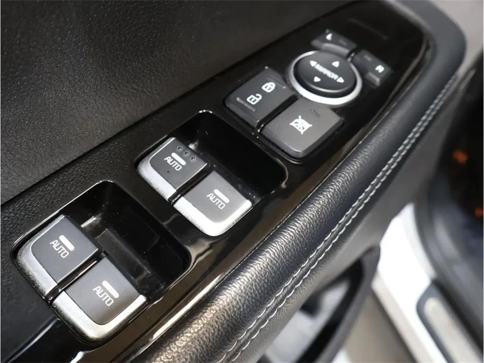2019 Kia Sorento - Image 11 of 31