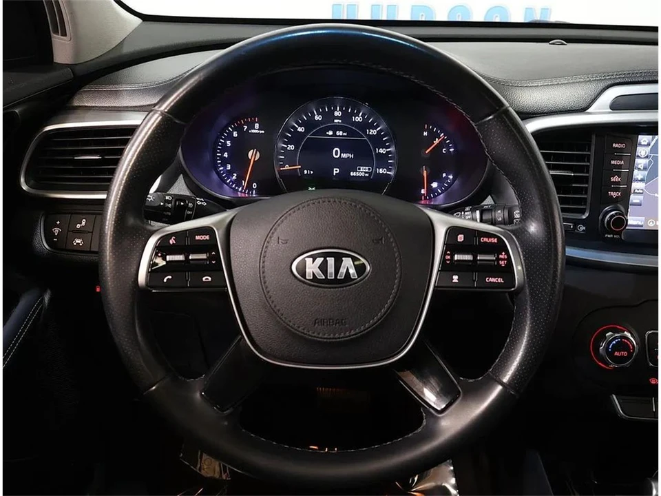 2019 Kia Sorento - Image 17 of 31