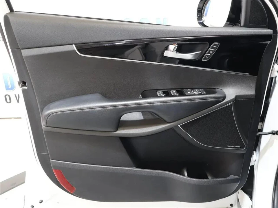 2019 Kia Sorento - Image 10 of 31