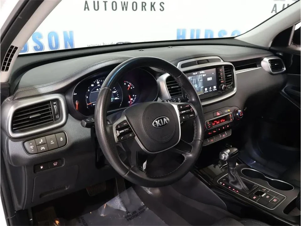 2019 Kia Sorento - Image 12 of 31