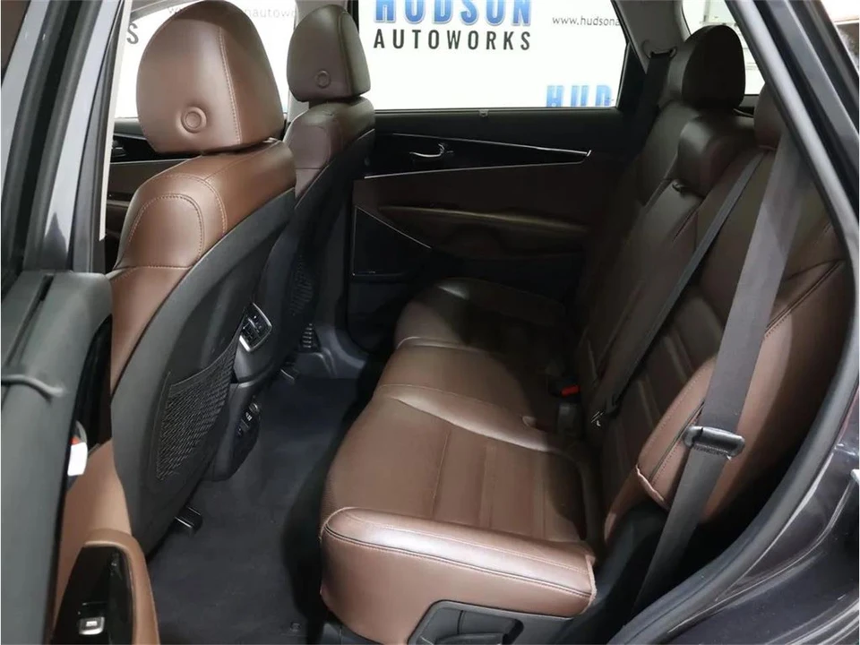 2019 Kia Sorento - Image 26 of 31