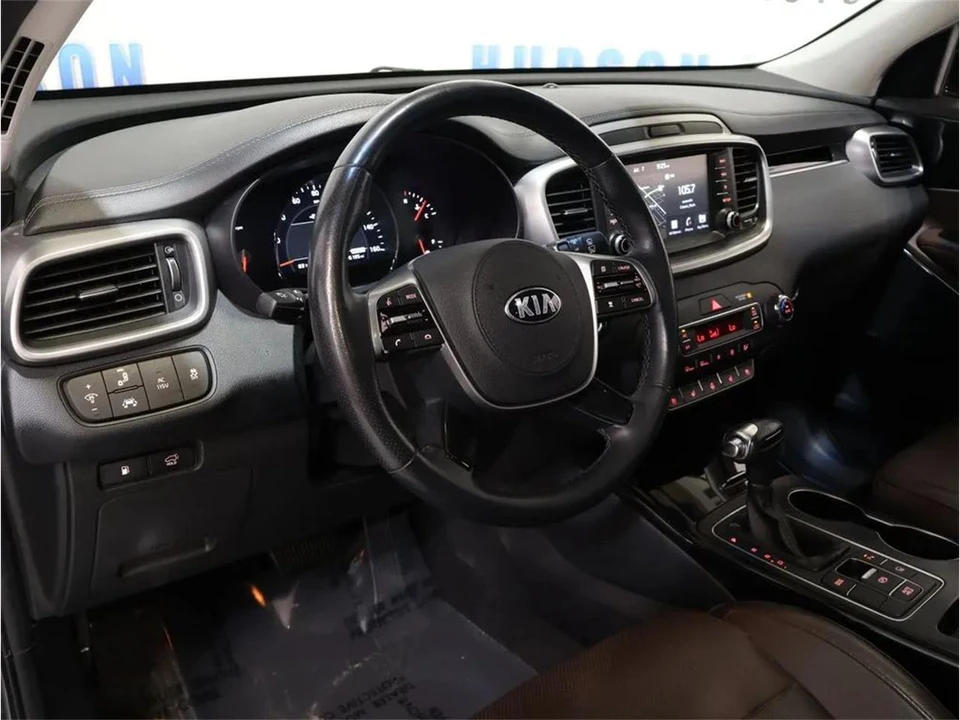 2019 Kia Sorento - Image 12 of 31
