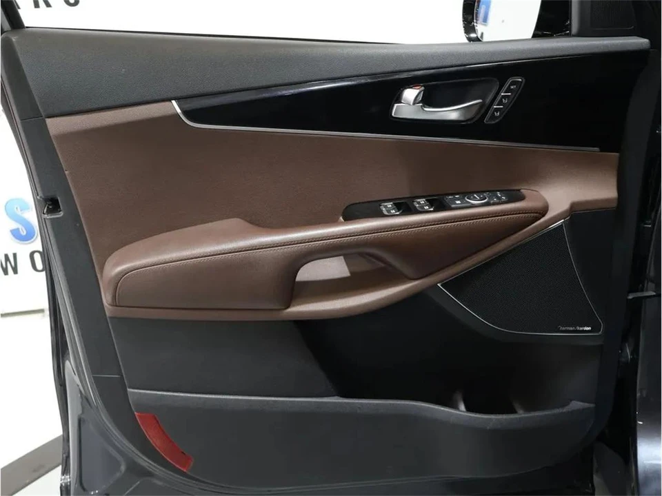 2019 Kia Sorento - Image 10 of 31