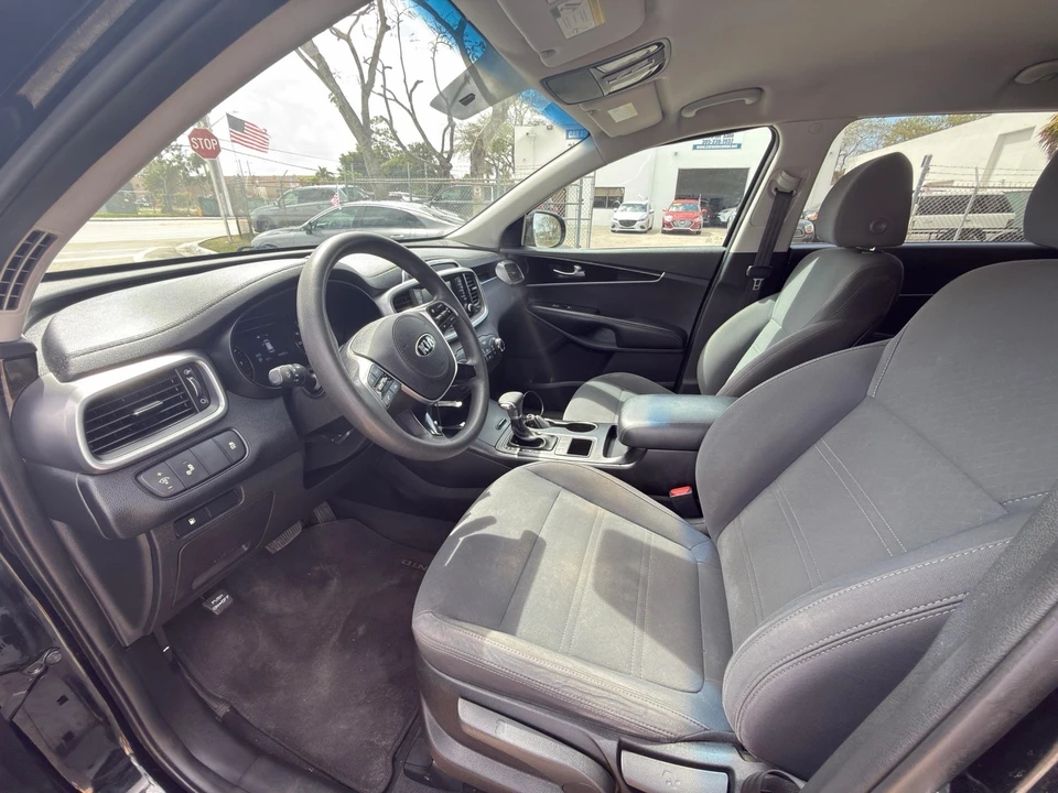 2019 Kia Sorento - Image 9 of 10
