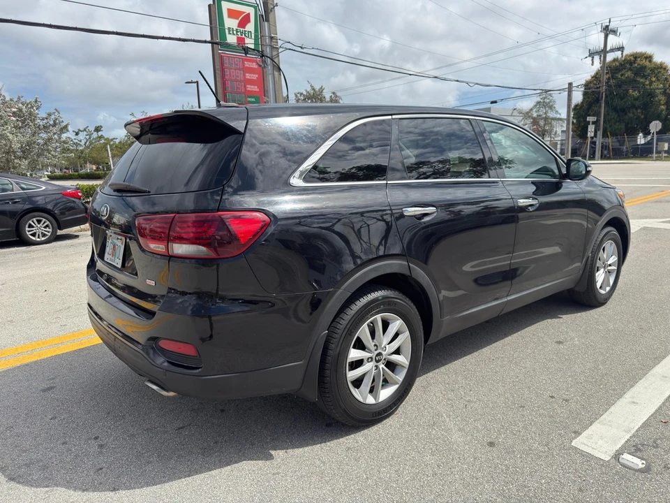 2019 Kia Sorento - Image 4 of 10