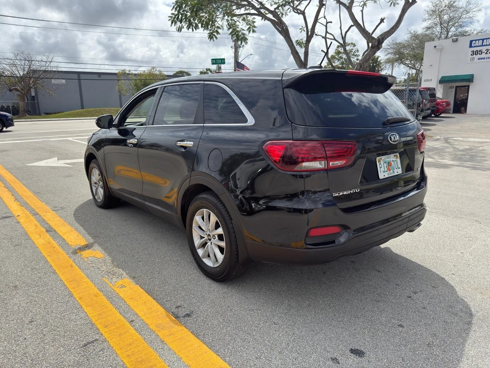 2019 Kia Sorento - Image 5 of 10