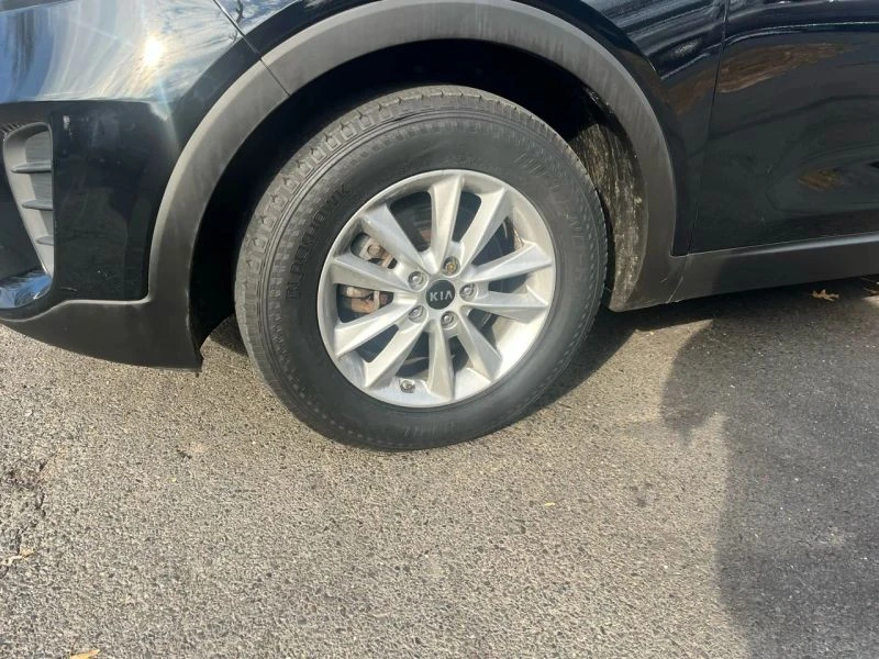 2019 Kia Sorento - Image 9 of 12