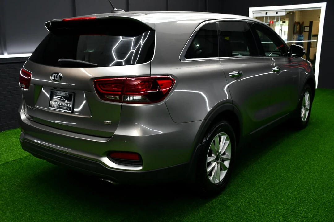 2019 Kia Sorento - Image 6 of 21