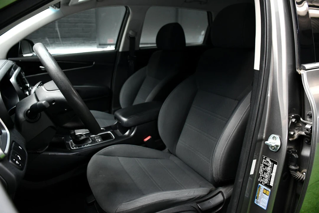 2019 Kia Sorento - Image 16 of 21