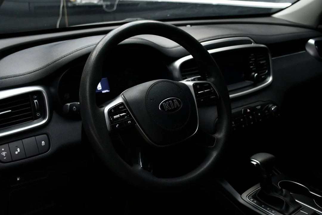 2019 Kia Sorento - Image 18 of 21