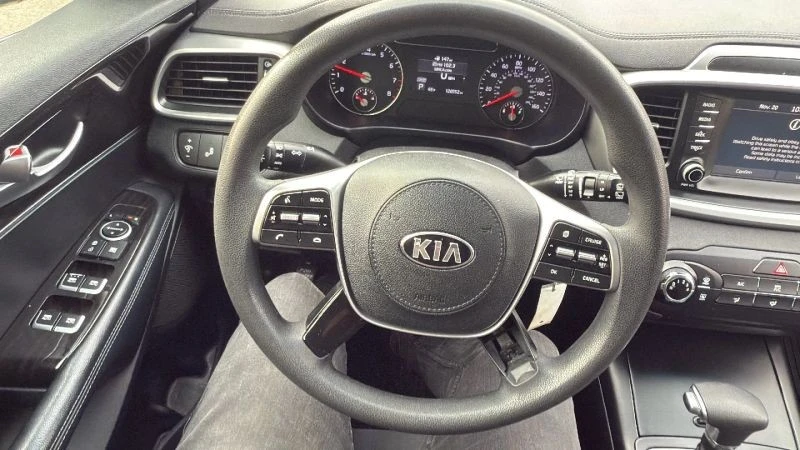 2019 Kia Sorento - Image 10 of 12