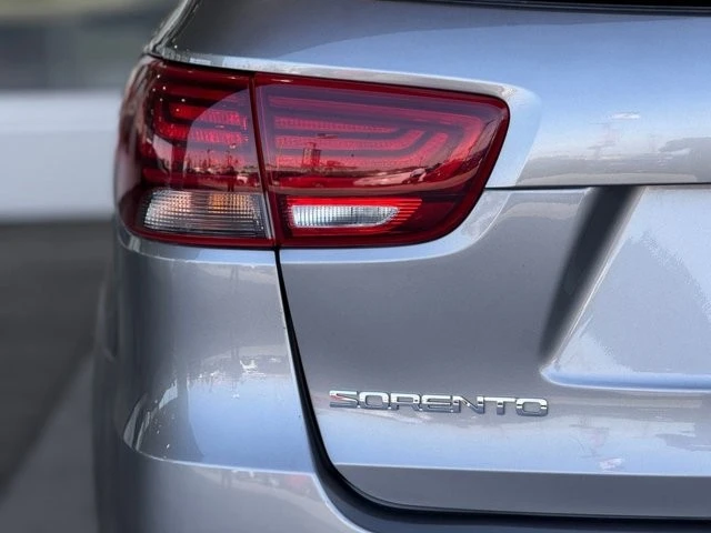 2019 Kia Sorento - Image 12 of 21