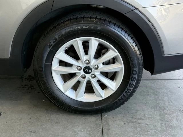 2019 Kia Sorento - Image 16 of 21