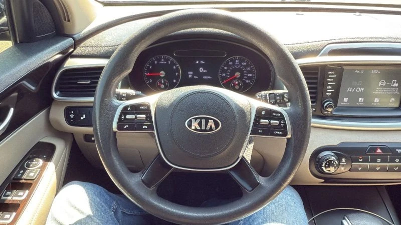 2019 Kia Sorento - Image 10 of 12