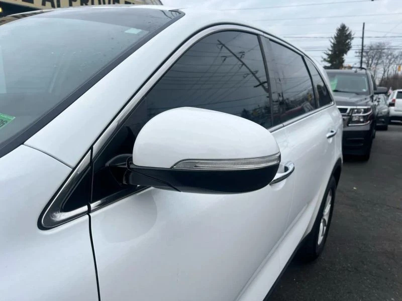2019 Kia Sorento - Image 9 of 12
