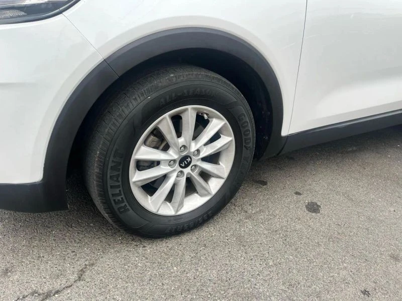 2019 Kia Sorento - Image 11 of 12