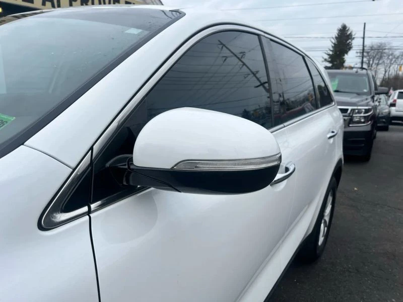 2019 Kia Sorento - Image 9 of 12