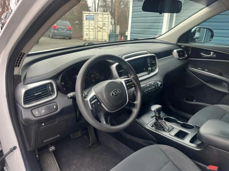 2019 Kia Sorento - Image 10 of 12