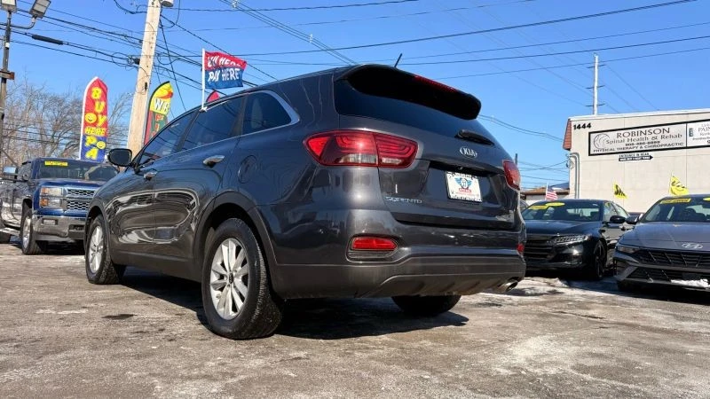 2019 Kia Sorento - Image 8 of 12