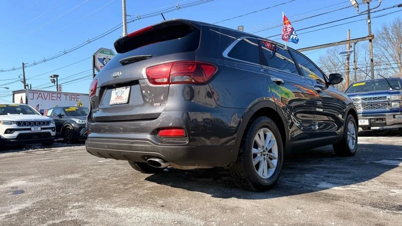 2019 Kia Sorento - Image 9 of 12