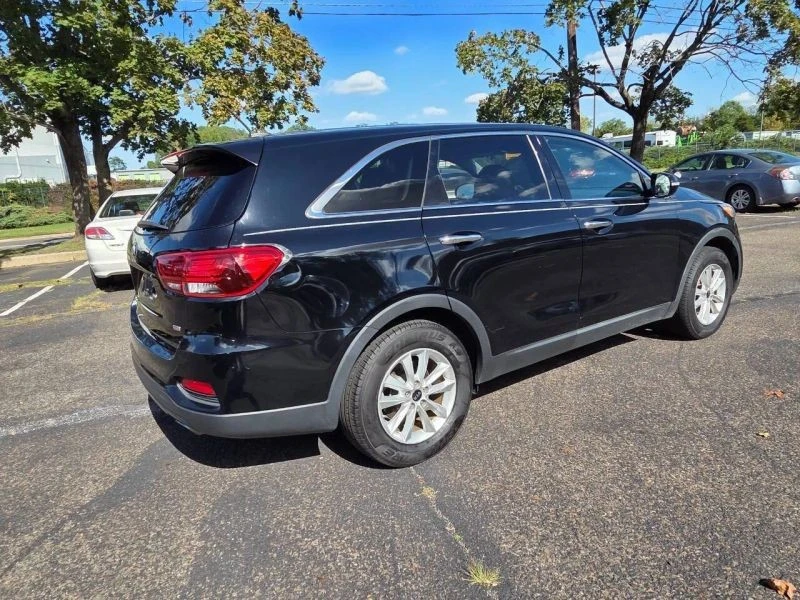 2019 Kia Sorento - Image 10 of 12