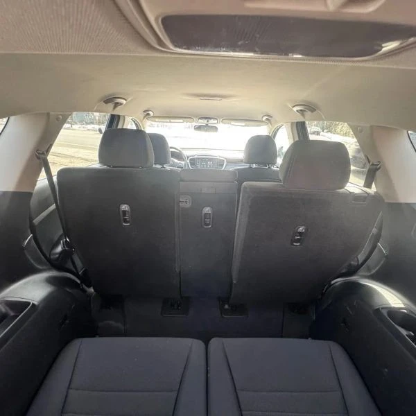 2019 Kia Sorento - Image 10 of 12