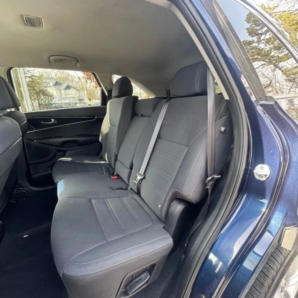 2019 Kia Sorento - Image 11 of 12
