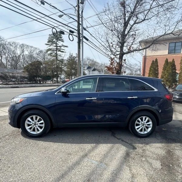 2019 Kia Sorento - Image 2 of 12