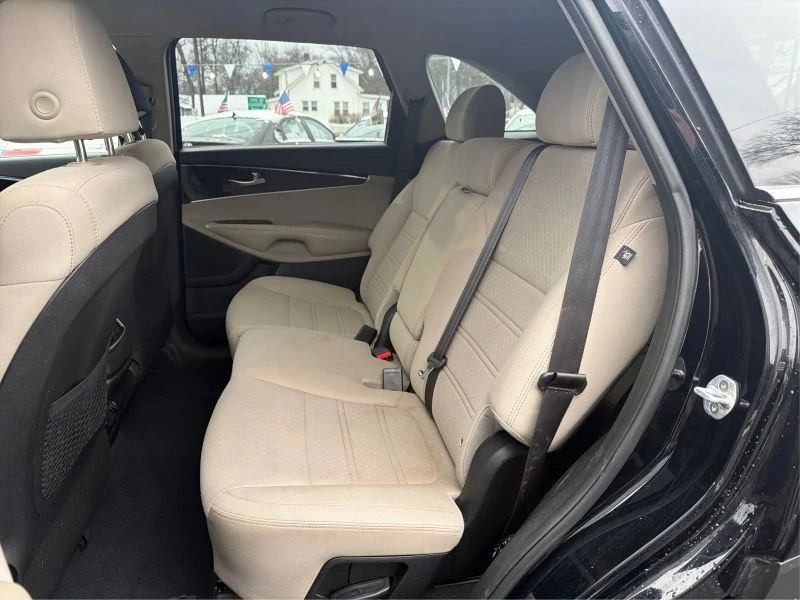 2019 Kia Sorento - Image 10 of 12