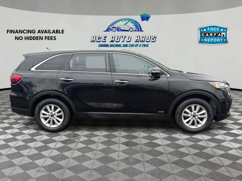 2019 Kia Sorento - Image 8 of 12