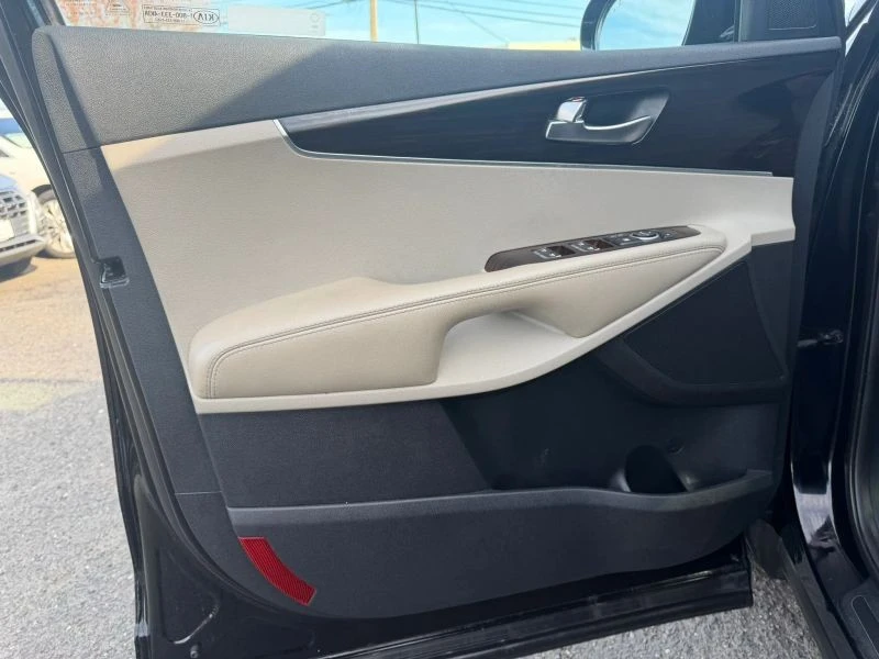 2019 Kia Sorento - Image 8 of 12