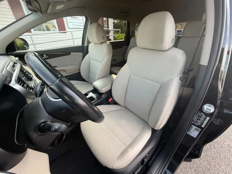 2019 Kia Sorento - Image 6 of 12