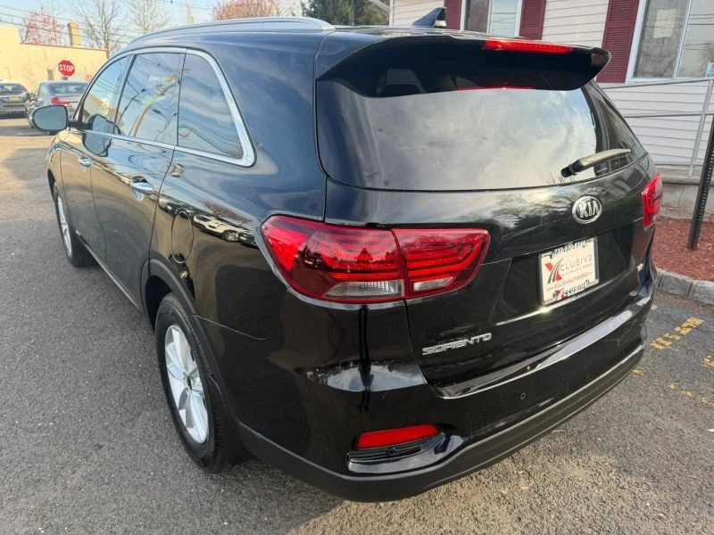 2019 Kia Sorento - Image 2 of 12