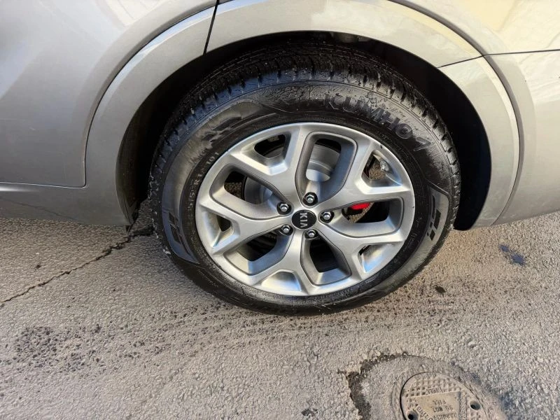 2019 Kia Sorento - Image 9 of 12