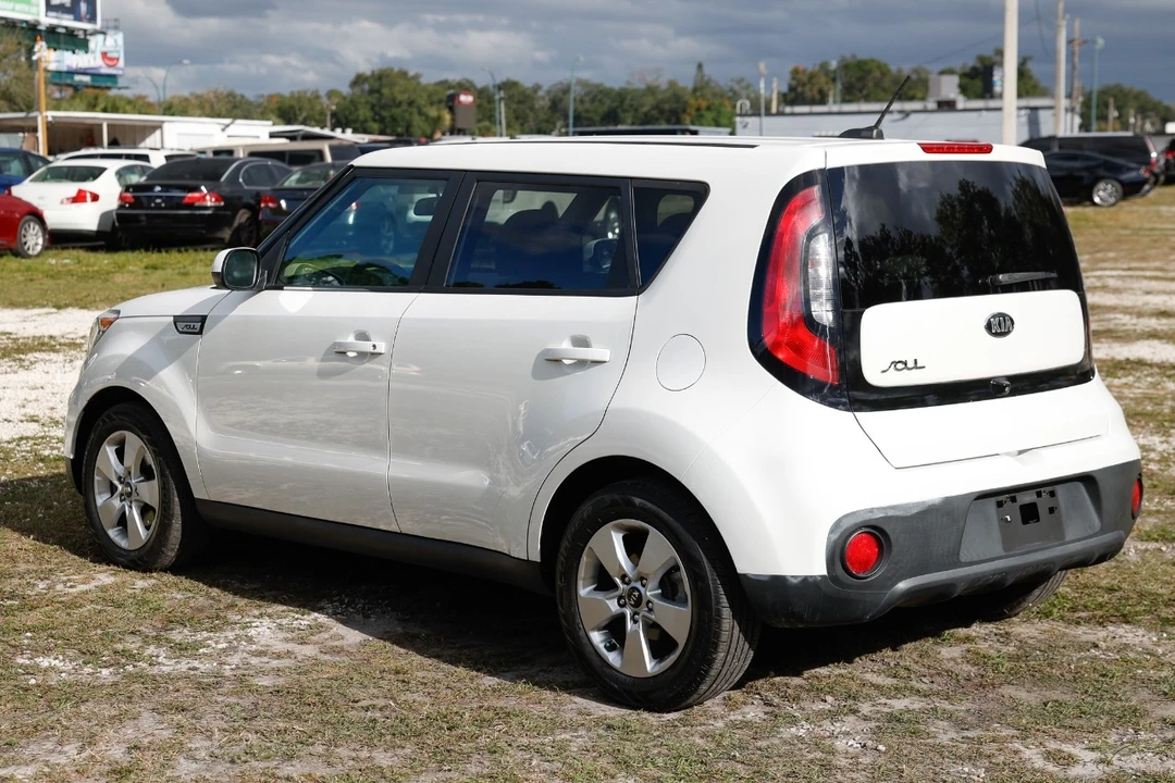 2019 Kia Soul - Image 5 of 12