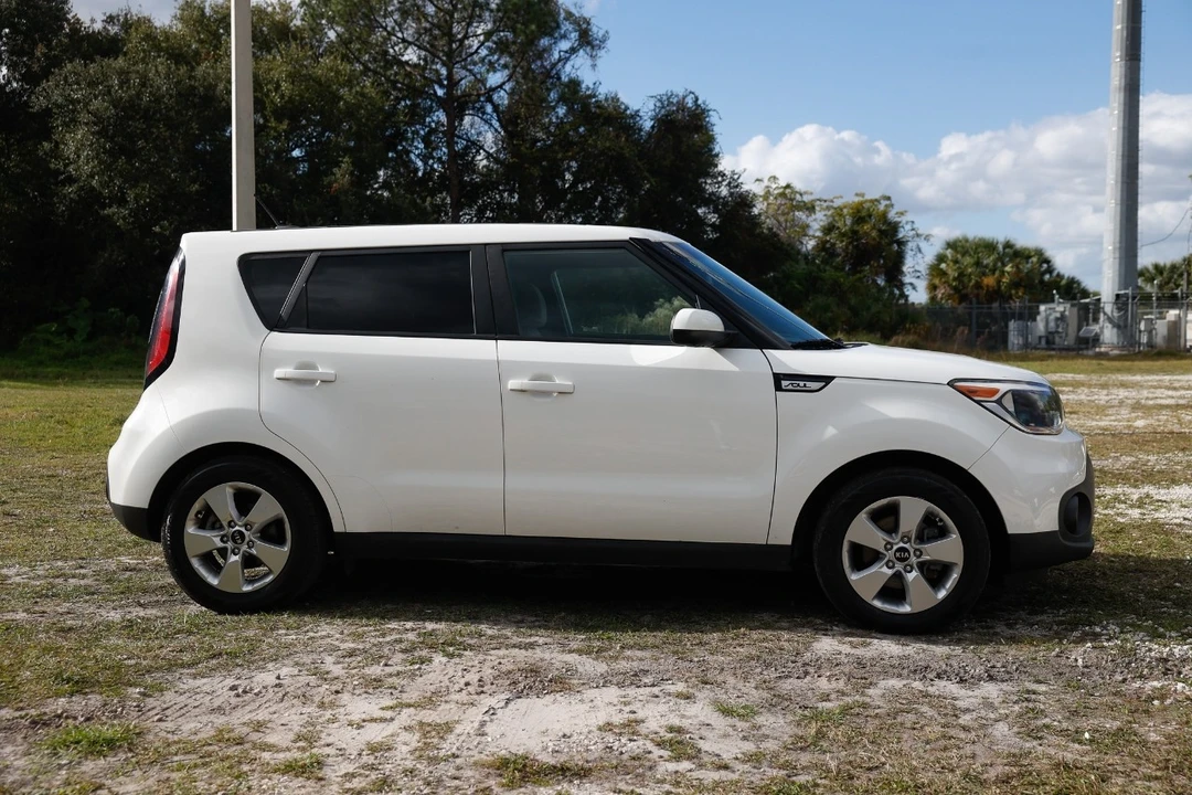 2019 Kia Soul - Image 13 of 21