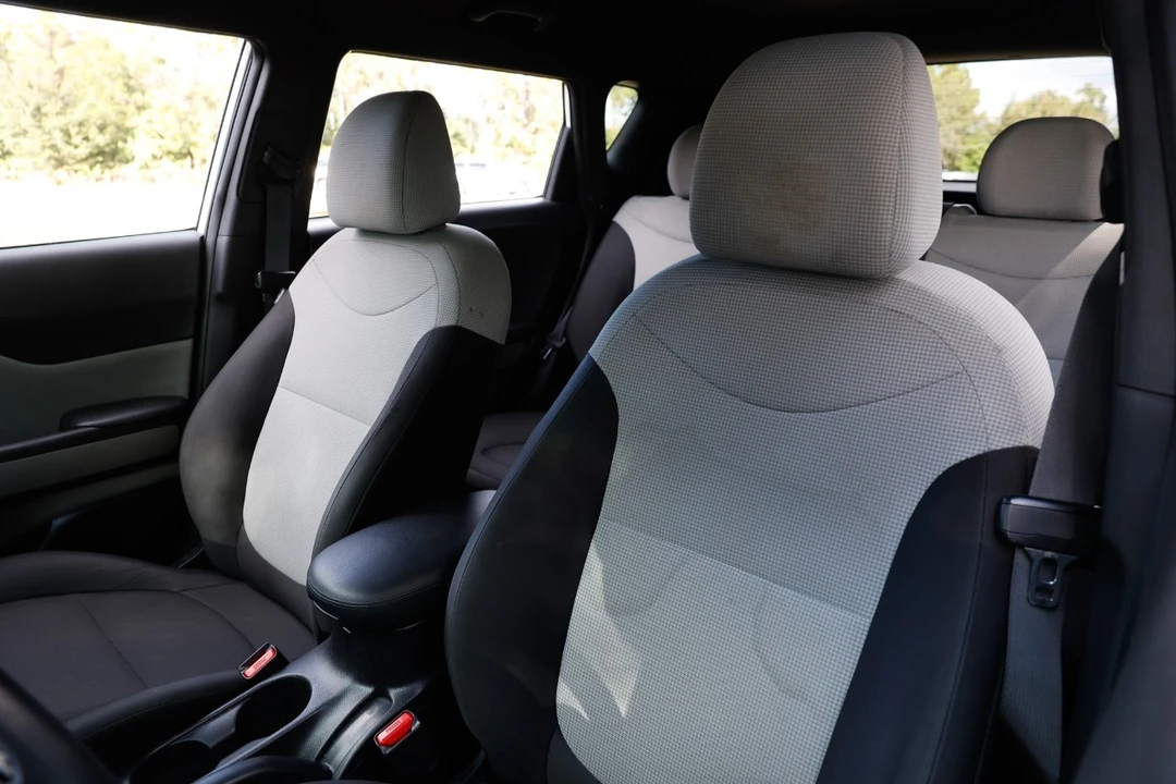 2019 Kia Soul - Image 6 of 12