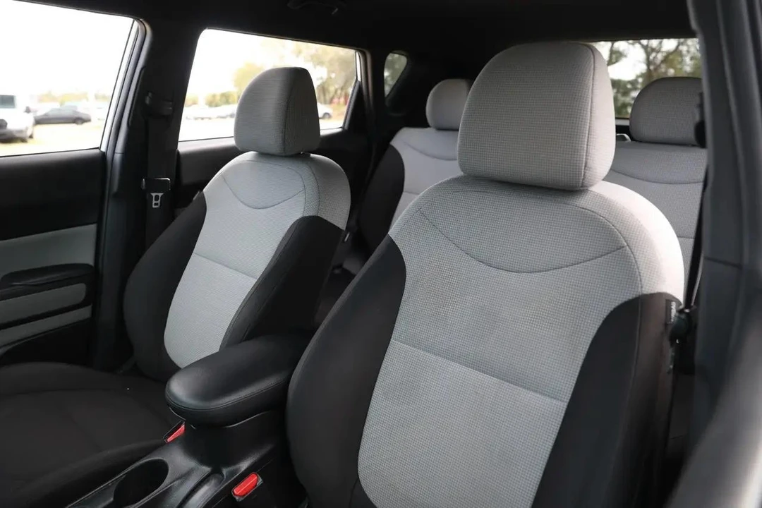 2019 Kia Soul - Image 6 of 12