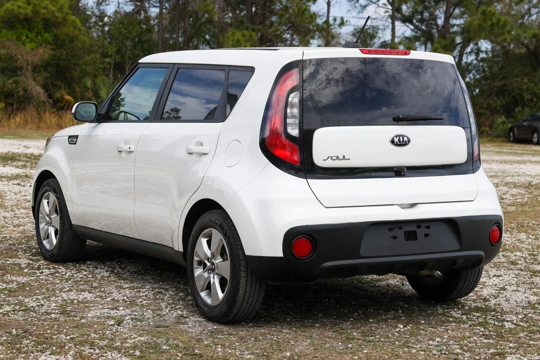 2019 Kia Soul - Image 5 of 12