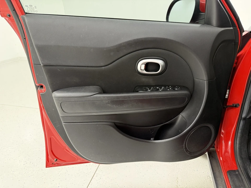 2019 Kia Soul - Image 11 of 21