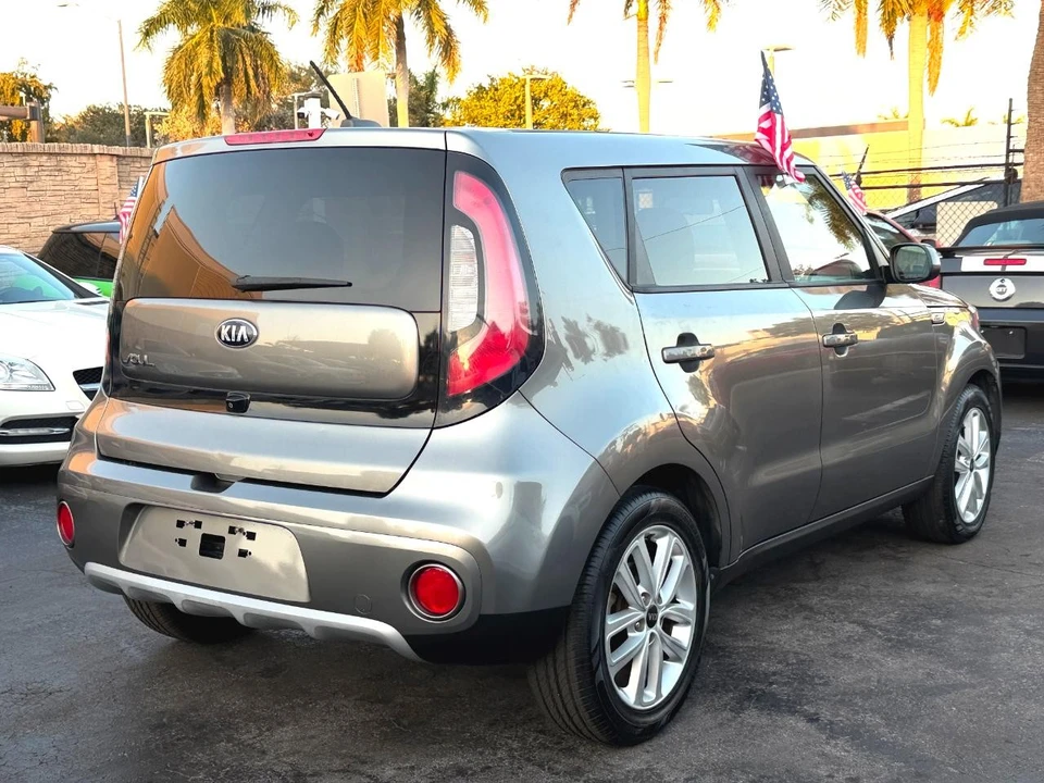 2019 Kia Soul - Image 17 of 21
