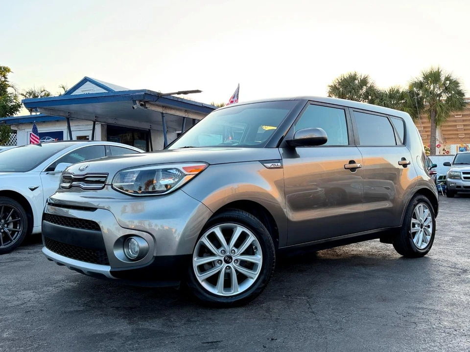 2019 Kia Soul - Image 2 of 21