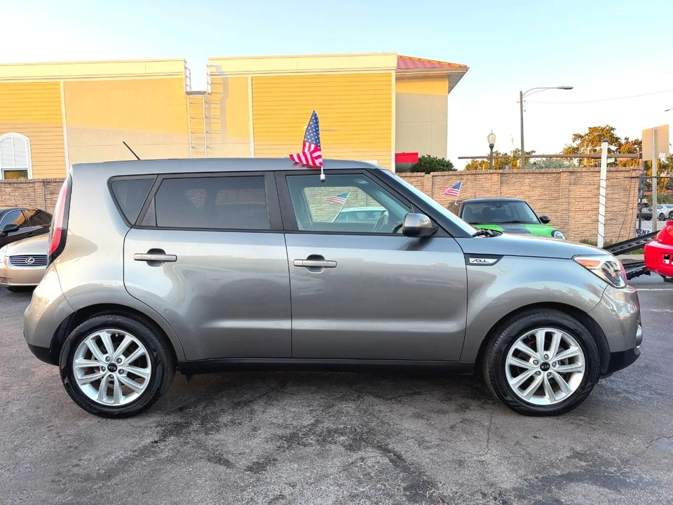 2019 Kia Soul - Image 13 of 21