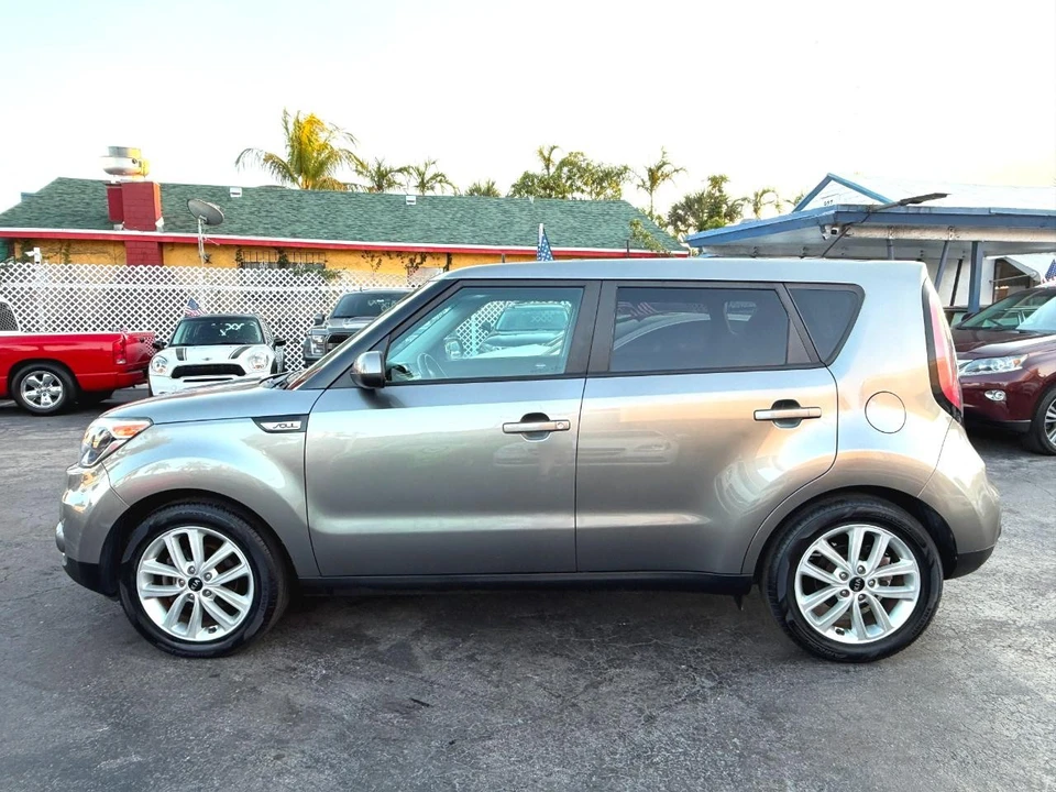 2019 Kia Soul - Image 10 of 21