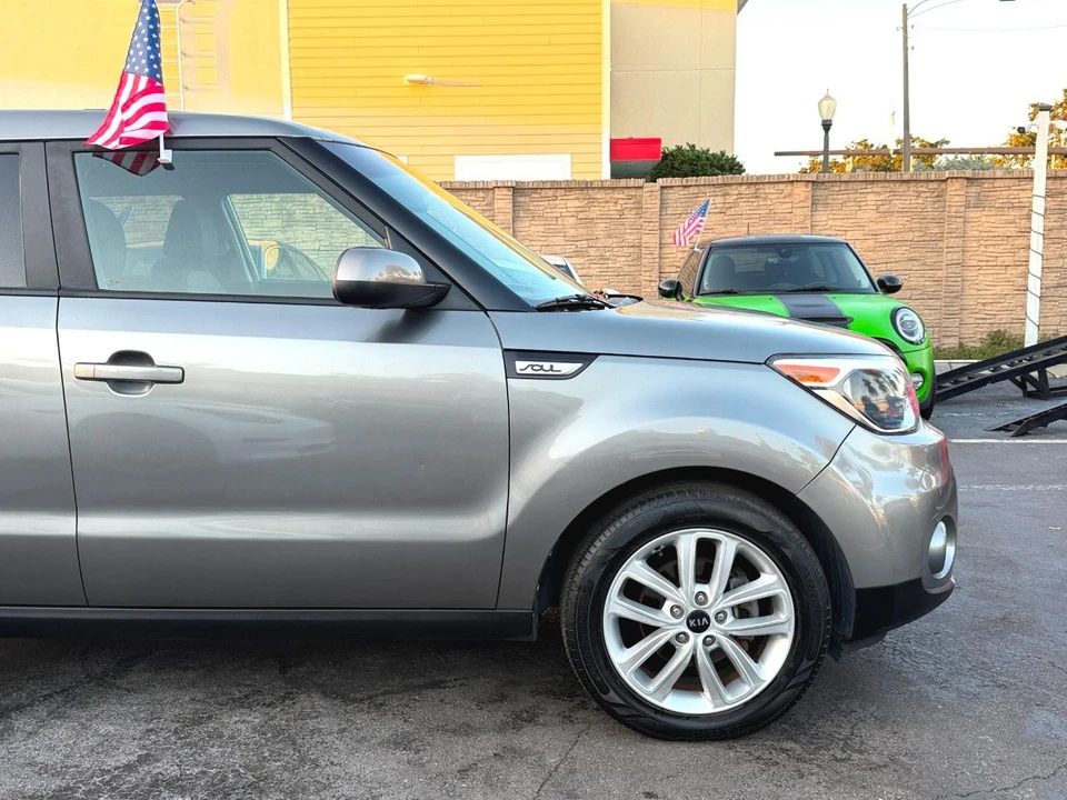 2019 Kia Soul - Image 14 of 21